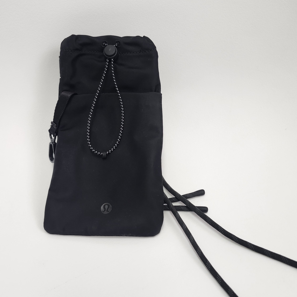 Lululemon Black Crossbody Pouch Play Forward Bag Phone Holder Water Repellent